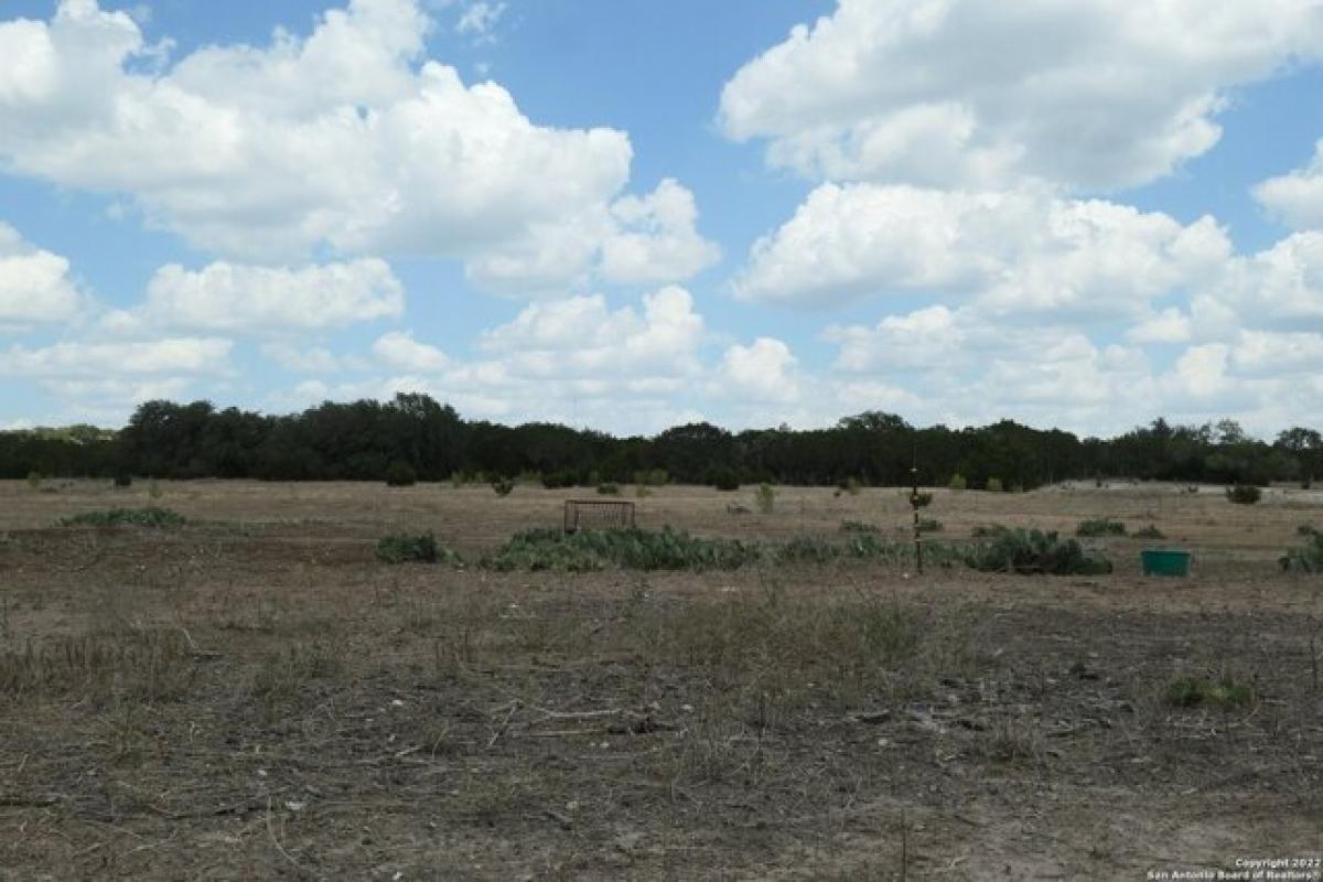 Picture of Residential Land For Sale in Pipe Creek, Texas, United States