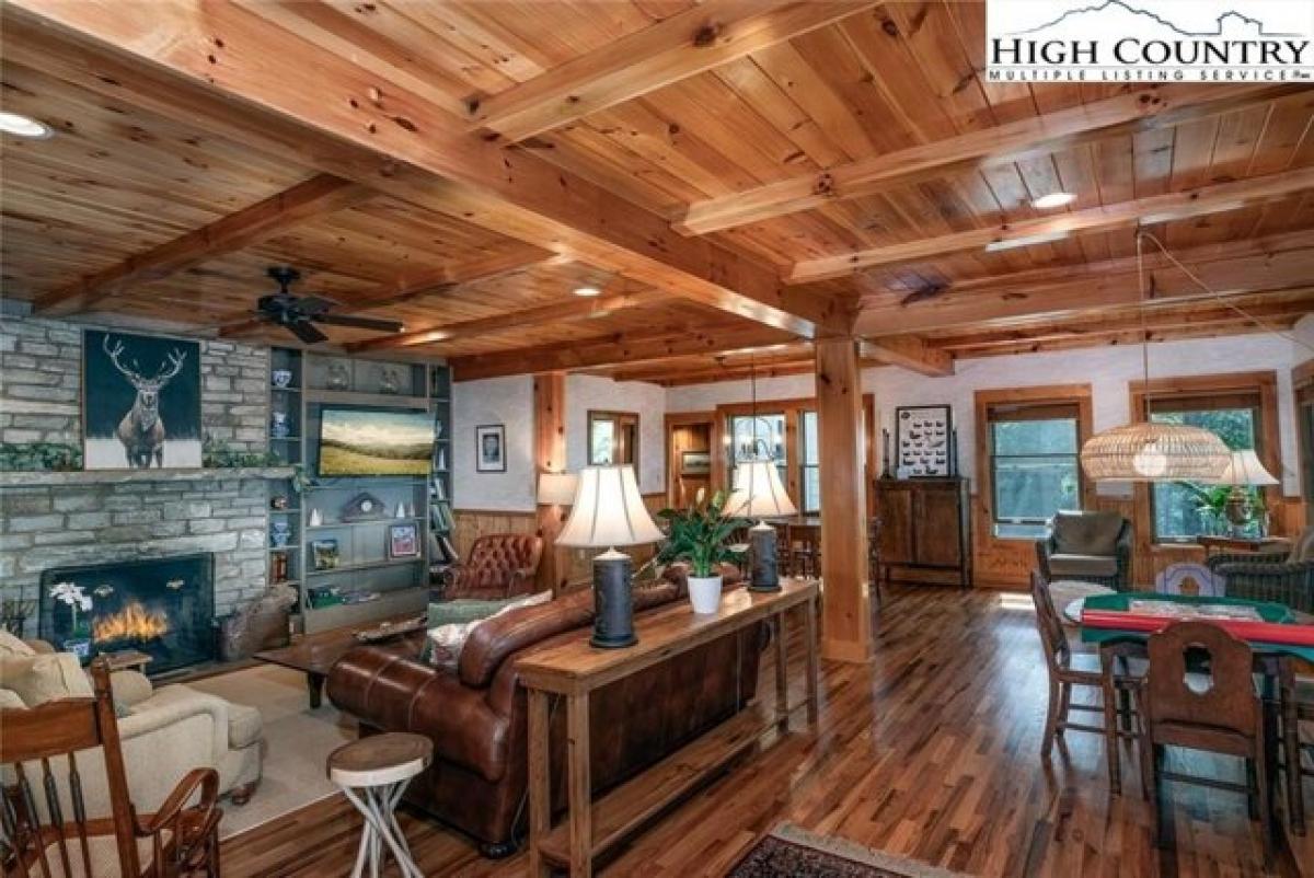 Picture of Home For Sale in Blowing Rock, North Carolina, United States