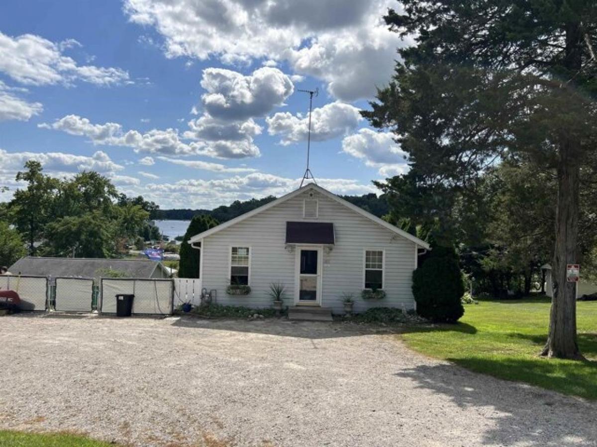 Picture of Home For Sale in Fremont, Indiana, United States