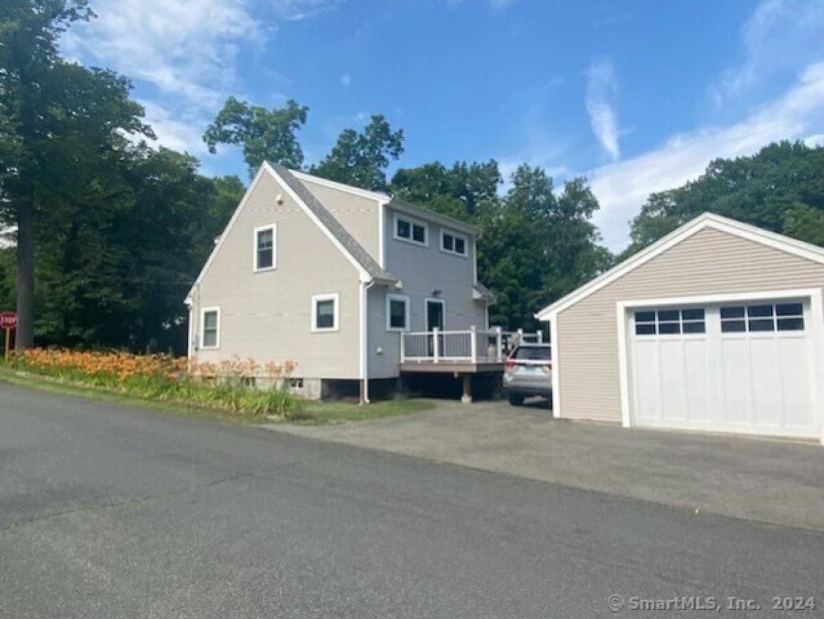 Picture of Home For Sale in Middlefield, Connecticut, United States