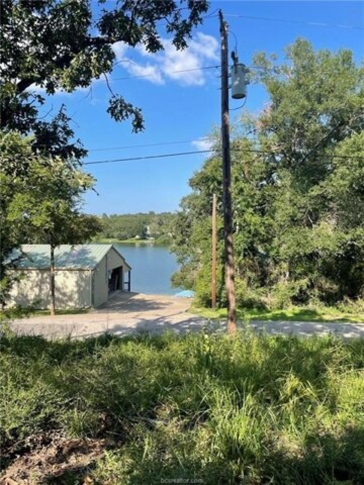 Picture of Residential Land For Sale in Hilltop Lakes, Texas, United States