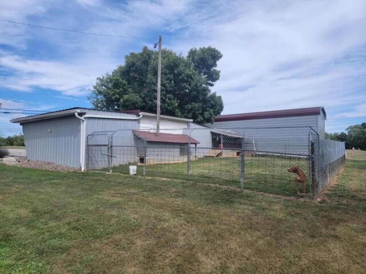 Picture of Home For Sale in Sparta, Kentucky, United States