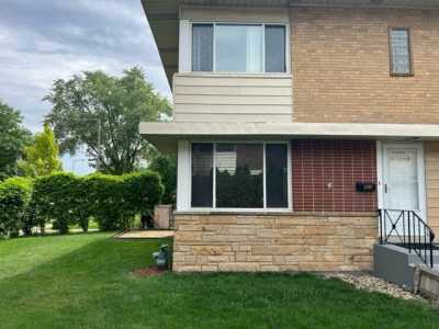 Home For Sale in Skokie, Illinois