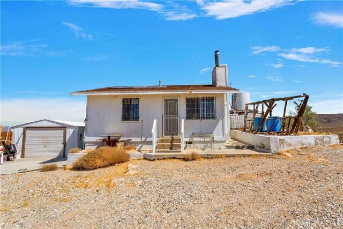 Picture of Home For Sale in Lucerne Valley, California, United States