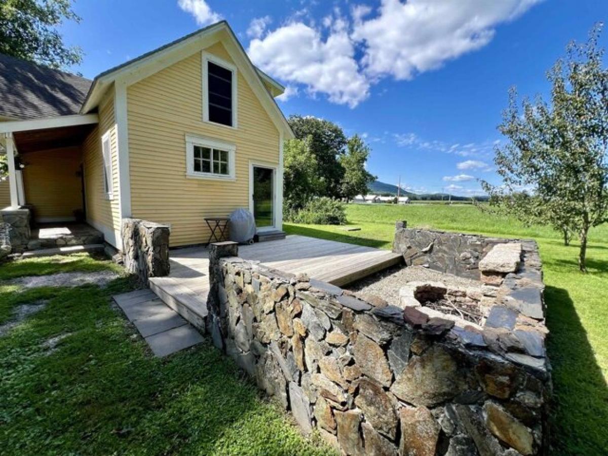 Picture of Home For Sale in Claremont, New Hampshire, United States