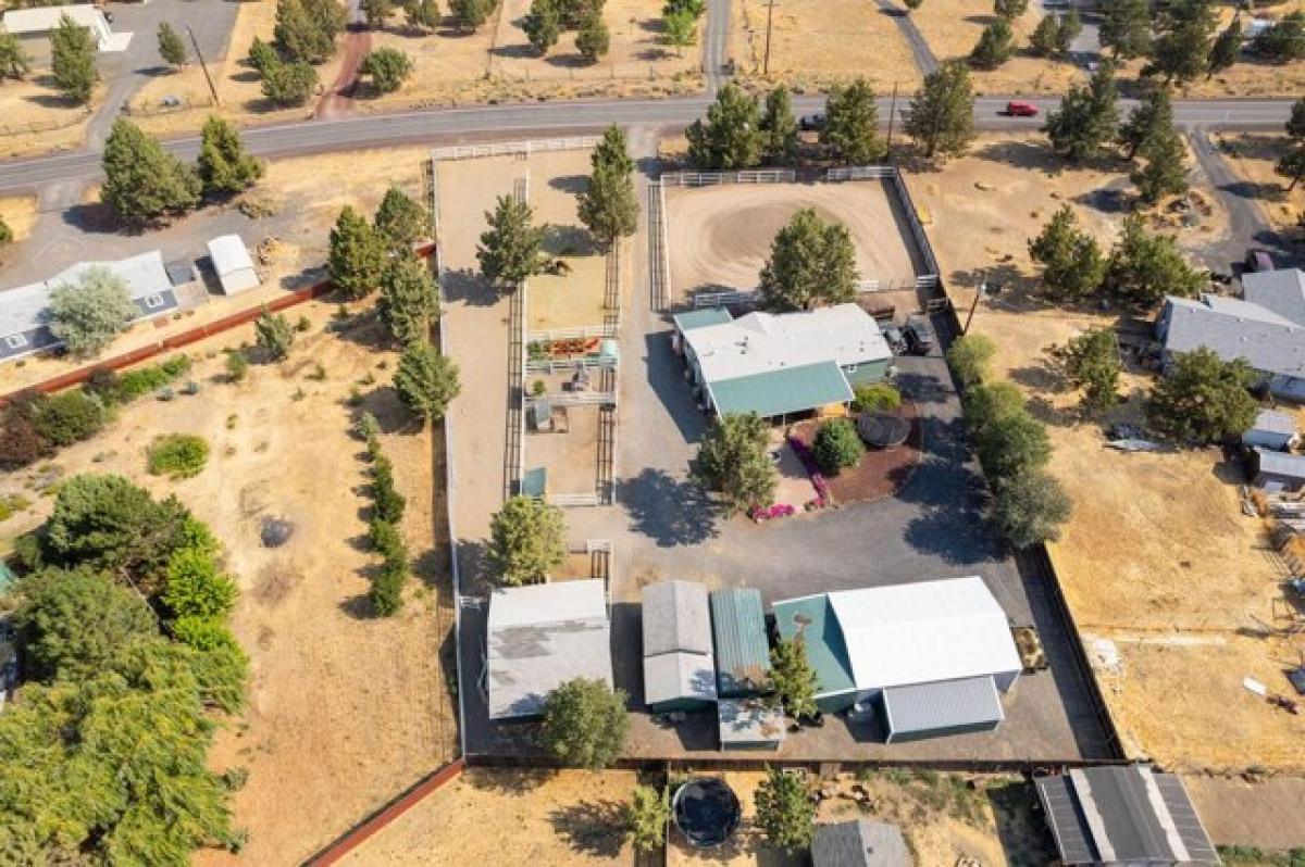 Picture of Home For Sale in Terrebonne, Oregon, United States