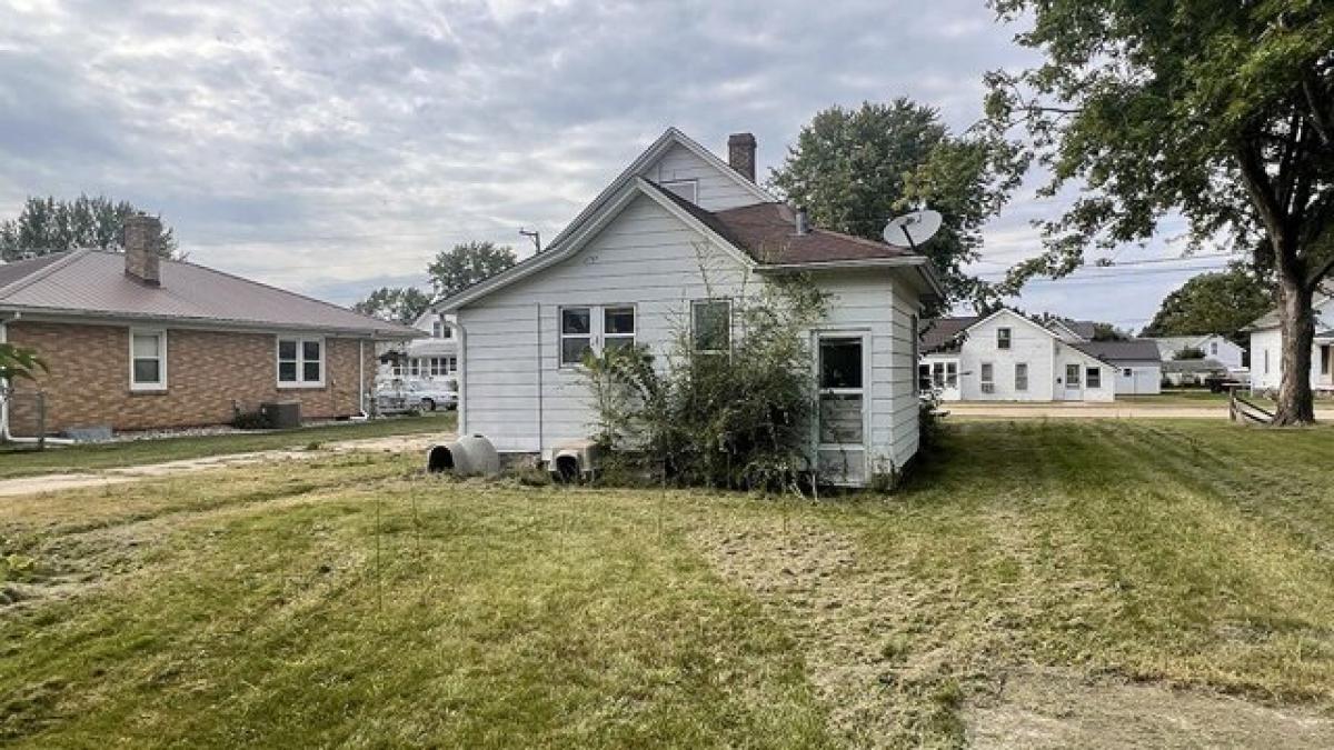 Picture of Home For Sale in Fulton, Illinois, United States