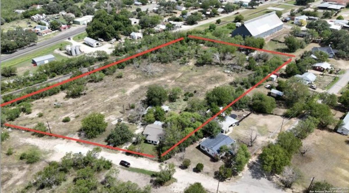 Picture of Residential Land For Sale in Devine, Texas, United States