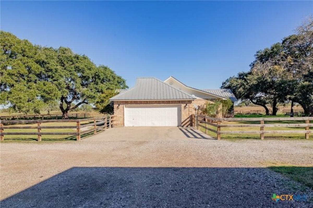 Picture of Home For Sale in Goliad, Texas, United States