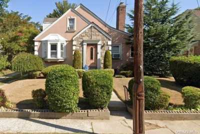 Home For Sale in West Hempstead, New York