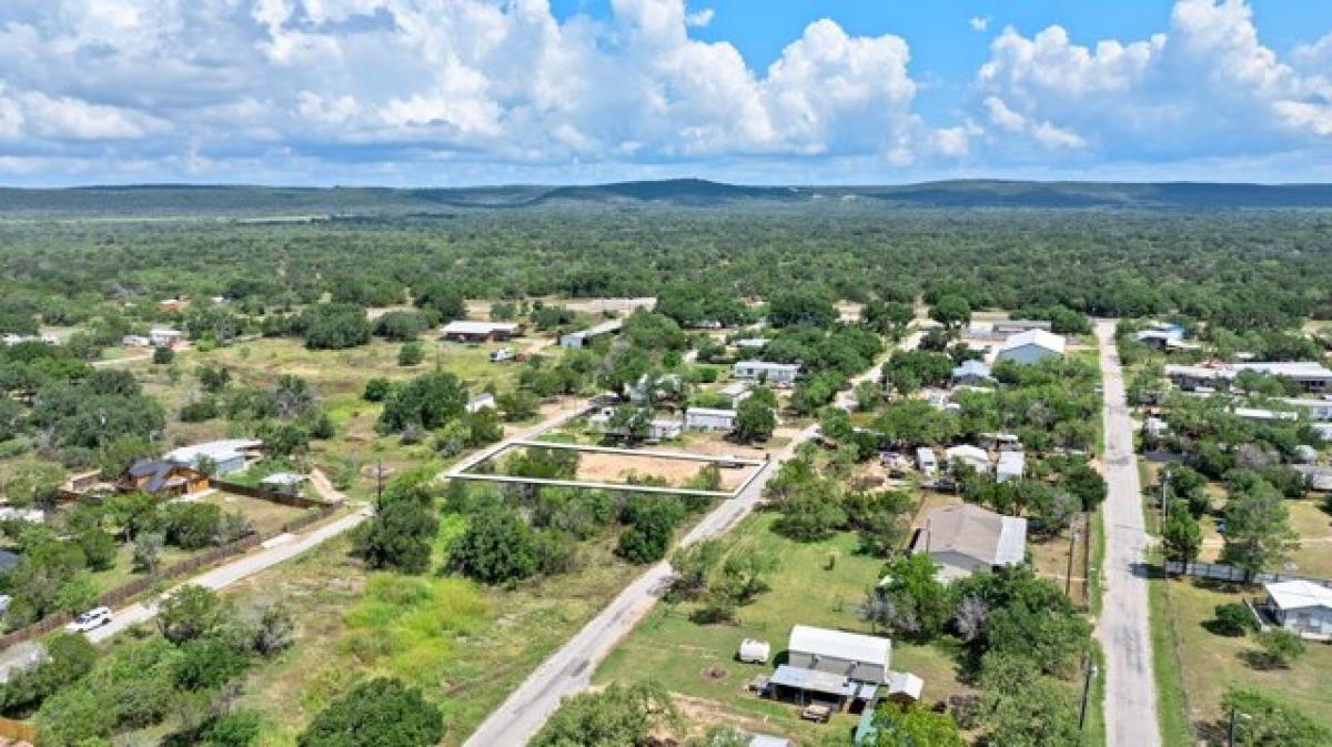 Picture of Residential Land For Sale in Kingsland, Texas, United States