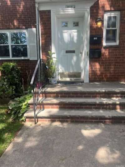 Home For Rent in Glen Oaks, New York