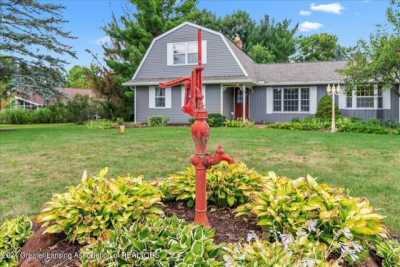 Home For Sale in Dimondale, Michigan