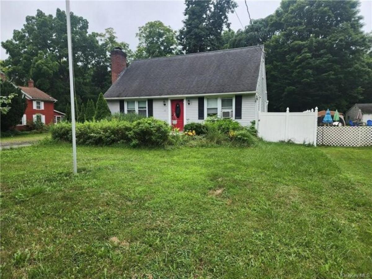 Picture of Home For Sale in Dover Plains, New York, United States