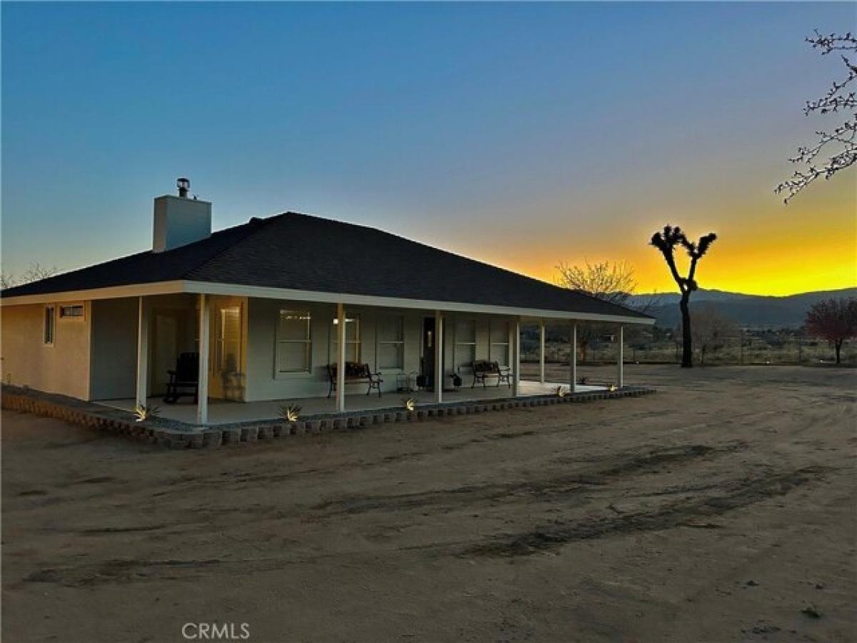 Picture of Home For Sale in Pioneertown, California, United States