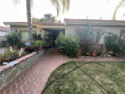 Home For Sale in Winnetka, California