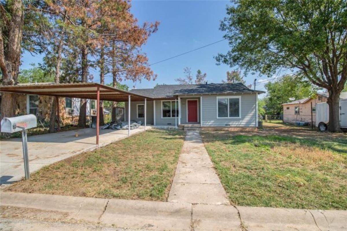 Picture of Home For Sale in Coleman, Texas, United States