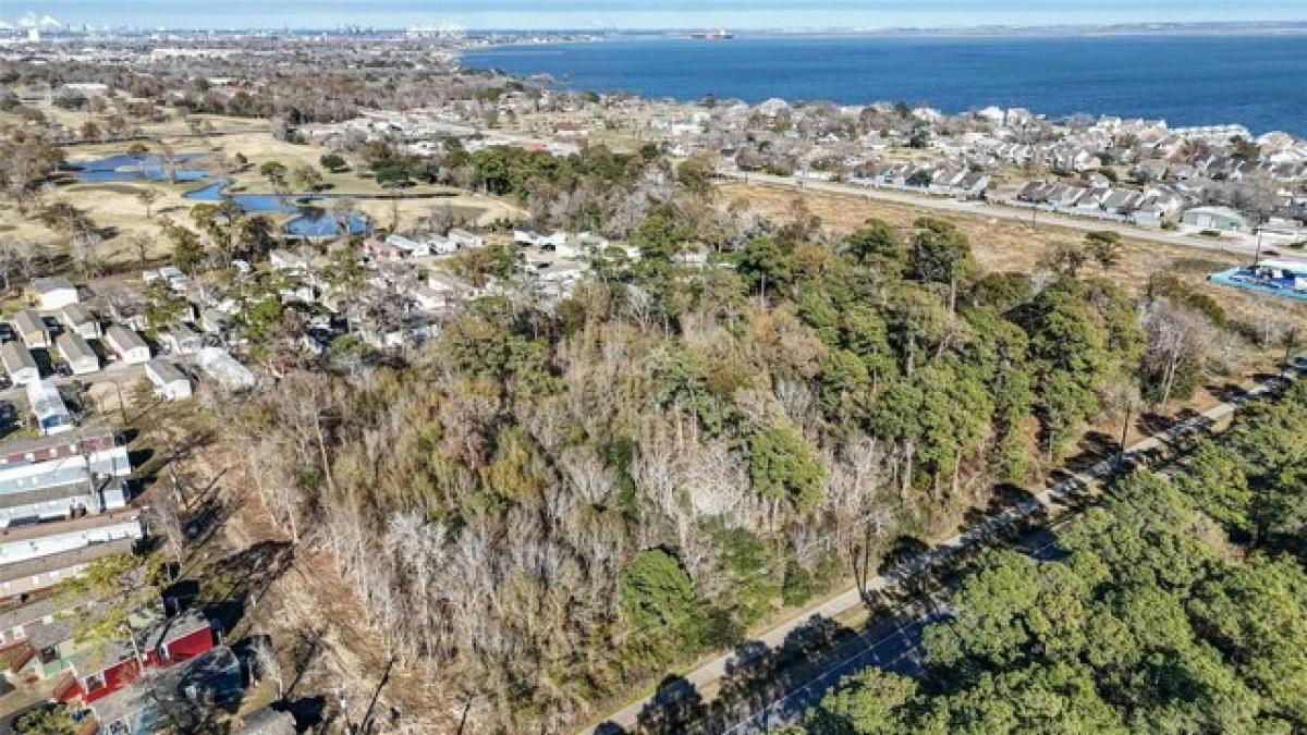 Picture of Residential Land For Sale in La Porte, Texas, United States