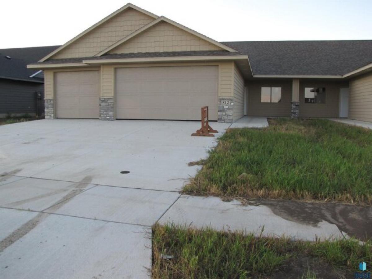 Picture of Home For Sale in Harrisburg, South Dakota, United States