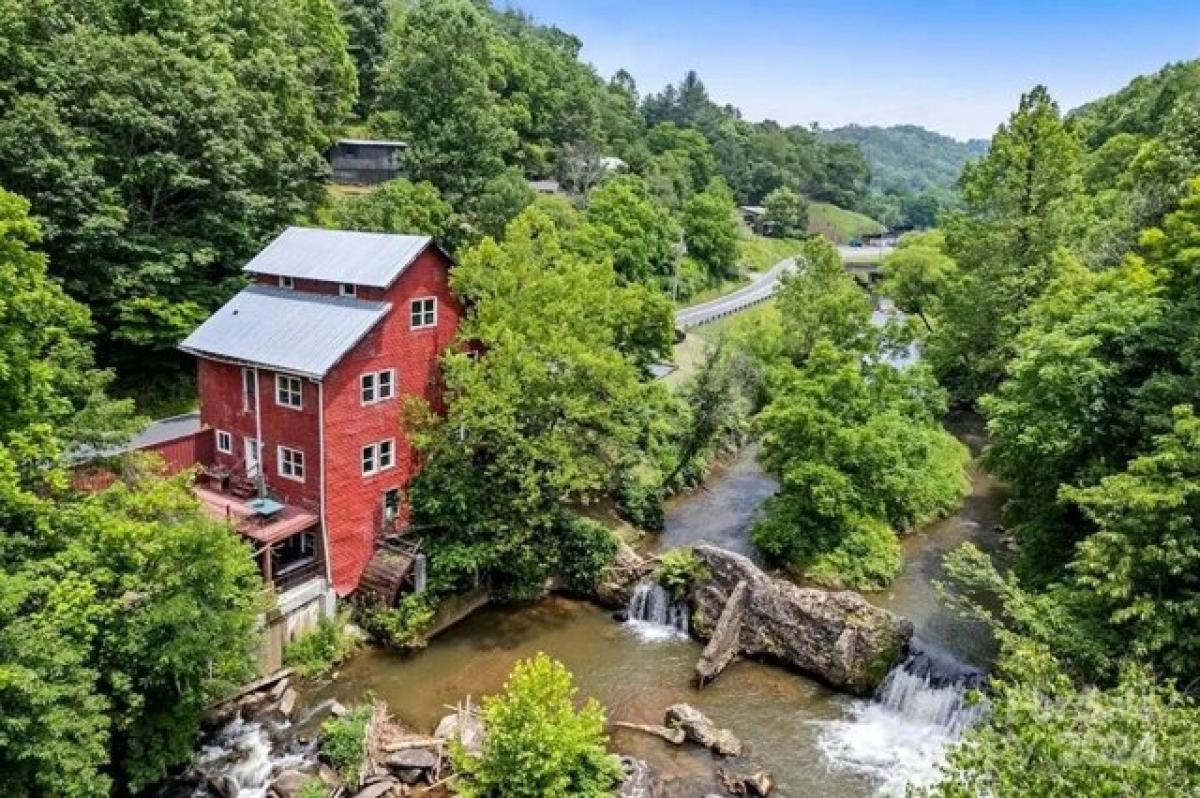 Picture of Home For Sale in Bakersville, North Carolina, United States