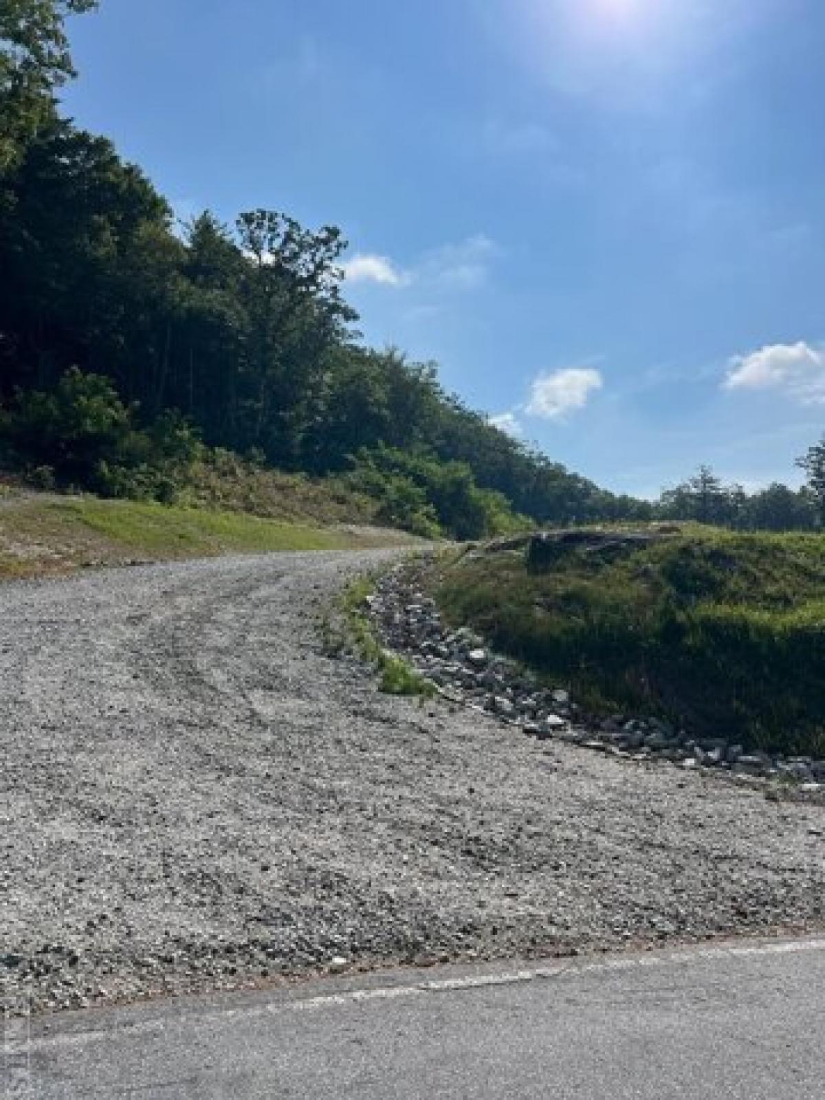 Picture of Residential Land For Sale in Highlands, North Carolina, United States