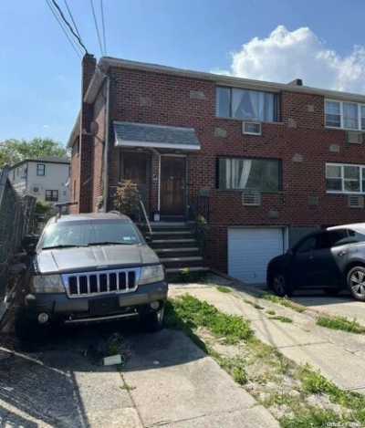 Home For Sale in Fresh Meadows, New York