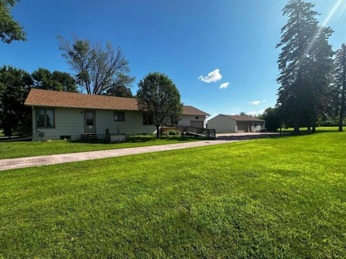 Picture of Home For Sale in Worthington, Minnesota, United States