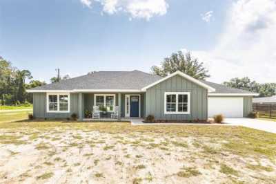 Home For Sale in Brooker, Florida