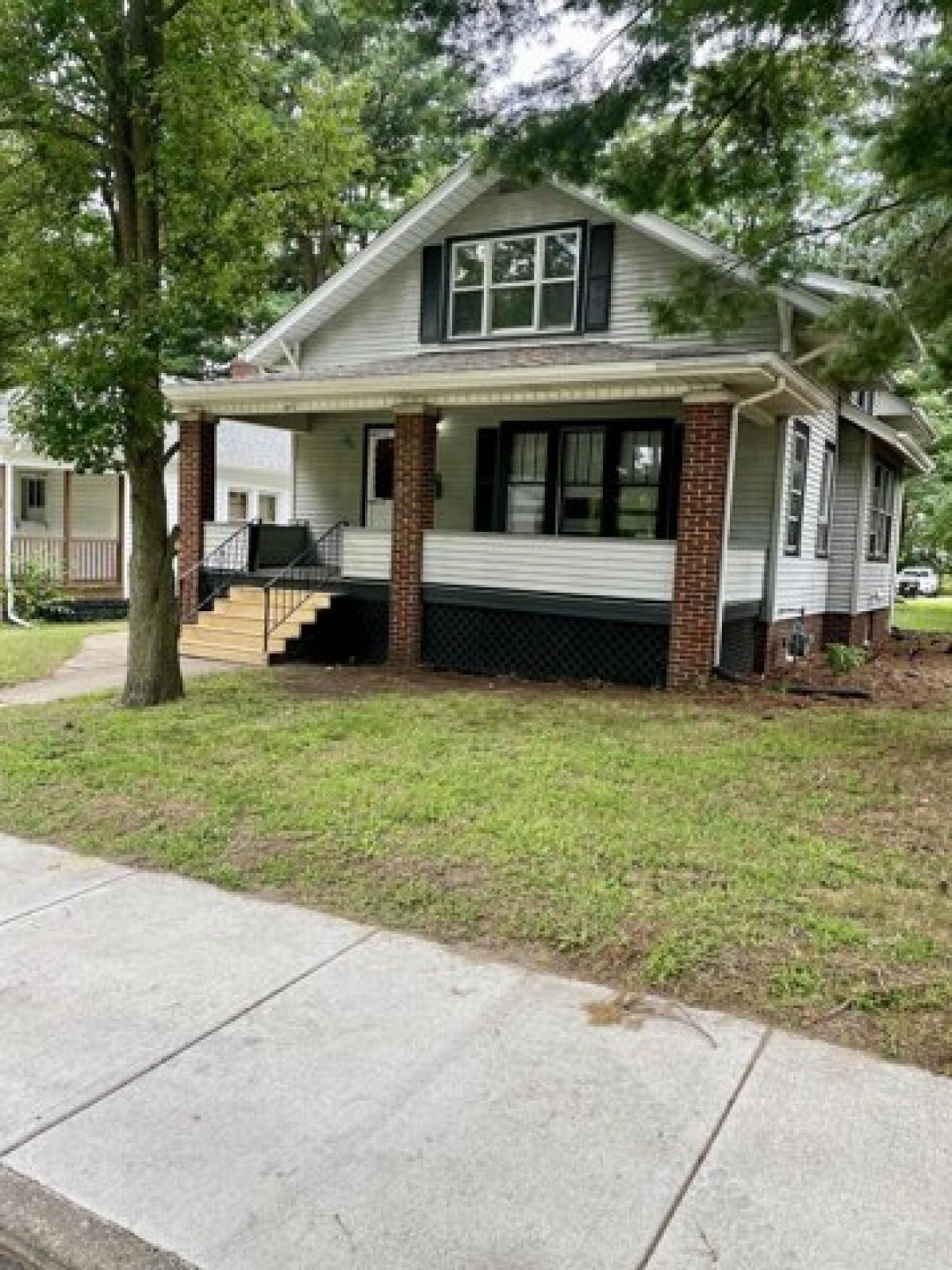 Picture of Home For Sale in Michigan City, Indiana, United States