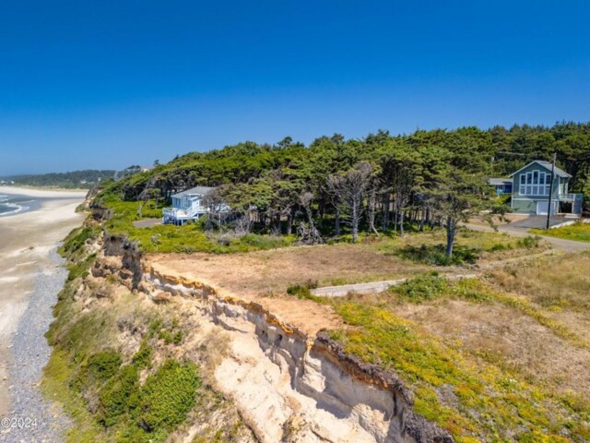 Picture of Residential Land For Sale in Seal Rock, Oregon, United States