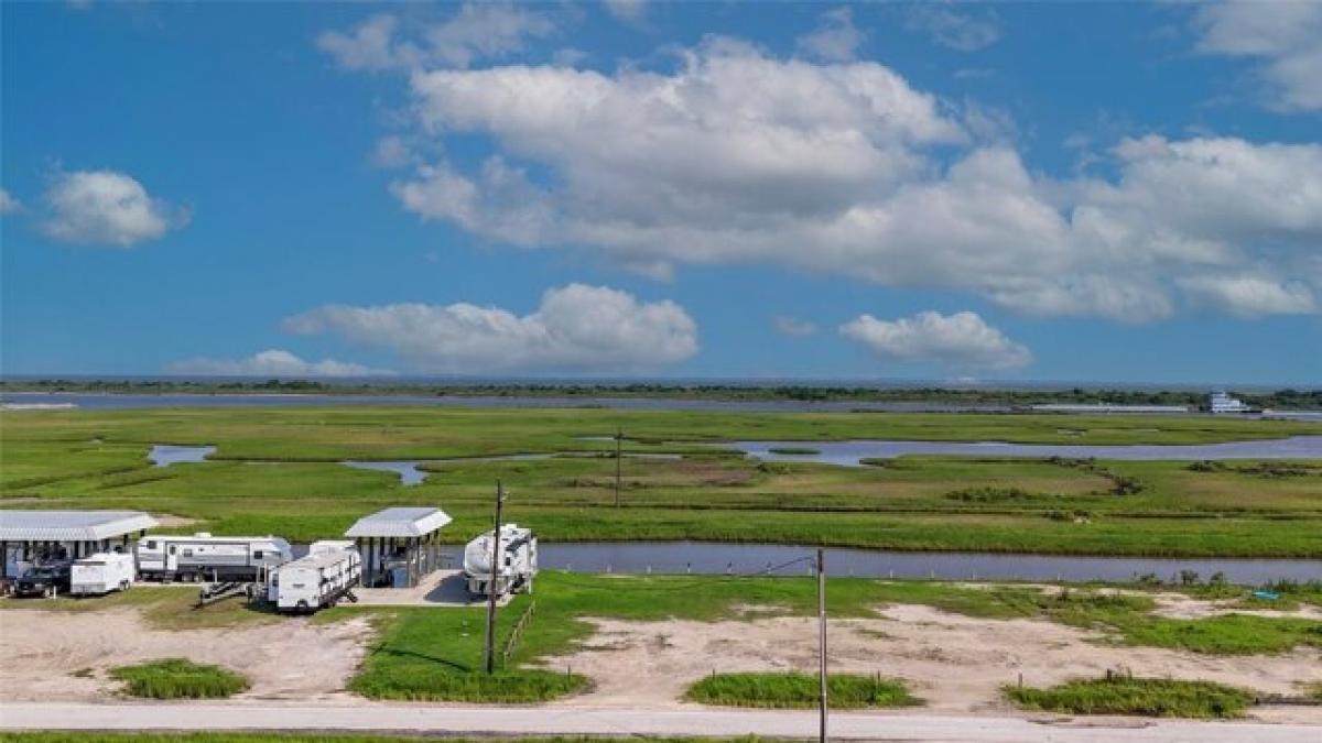 Picture of Residential Land For Sale in Crystal Beach, Texas, United States