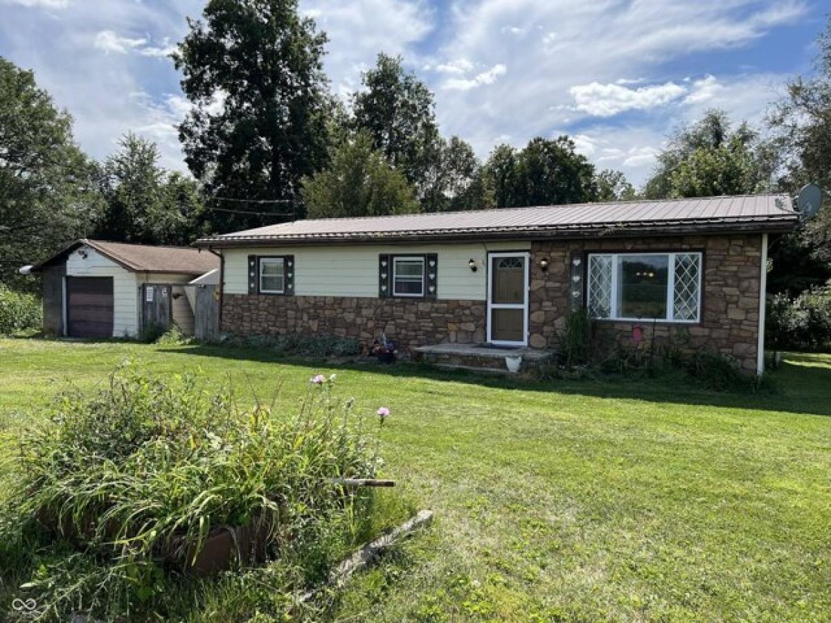 Picture of Home For Sale in Paragon, Indiana, United States