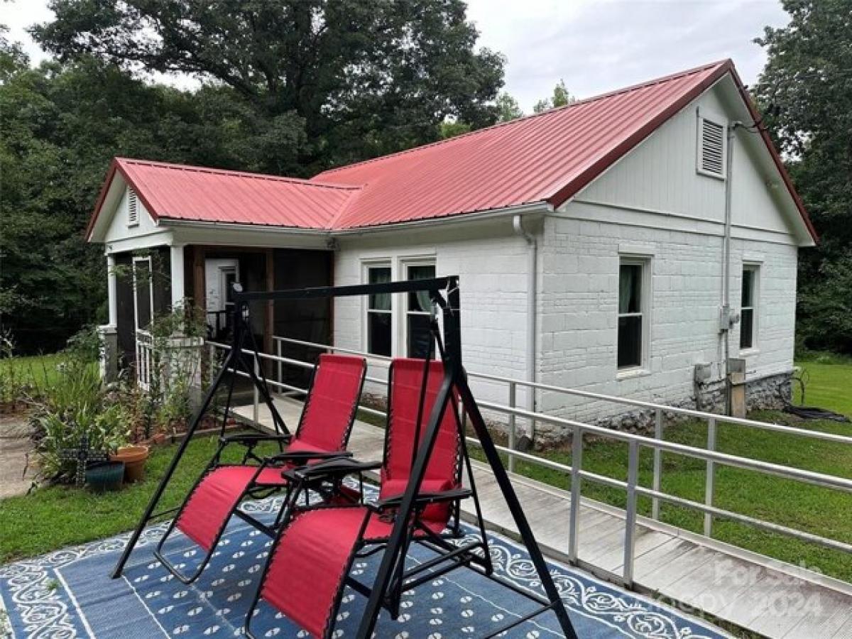 Picture of Home For Sale in Valdese, North Carolina, United States