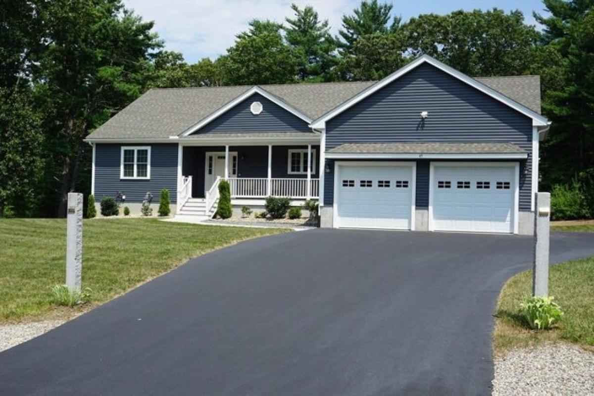 Picture of Home For Sale in Uxbridge, Massachusetts, United States