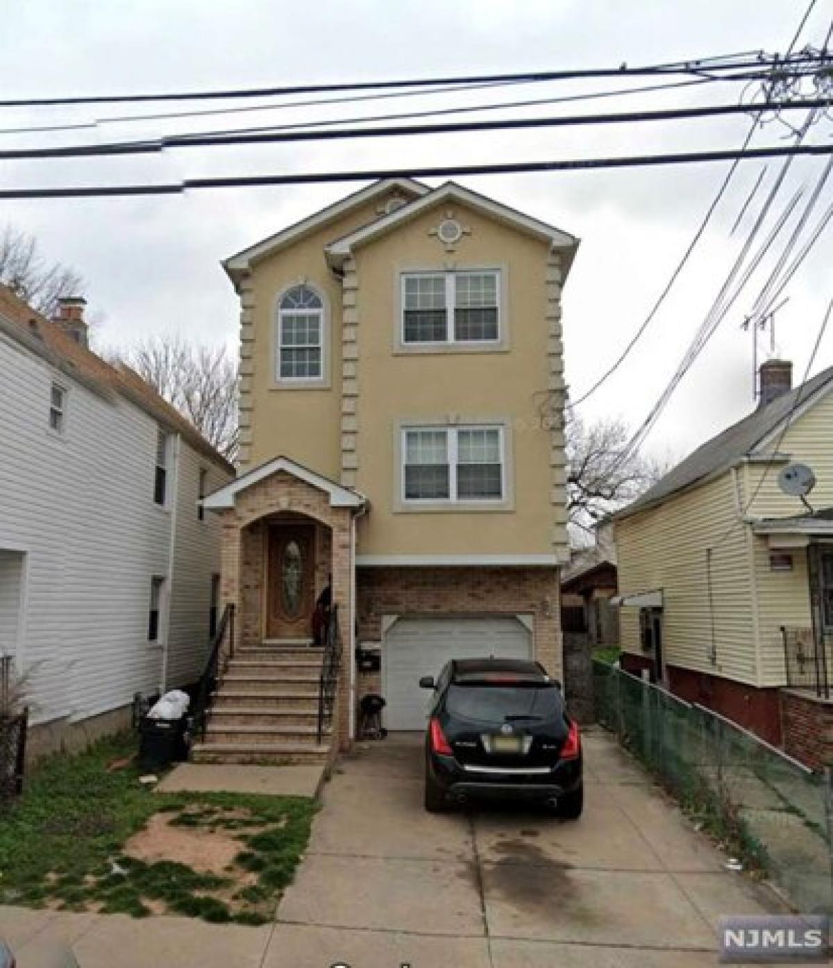 Picture of Home For Sale in Elizabeth, New Jersey, United States