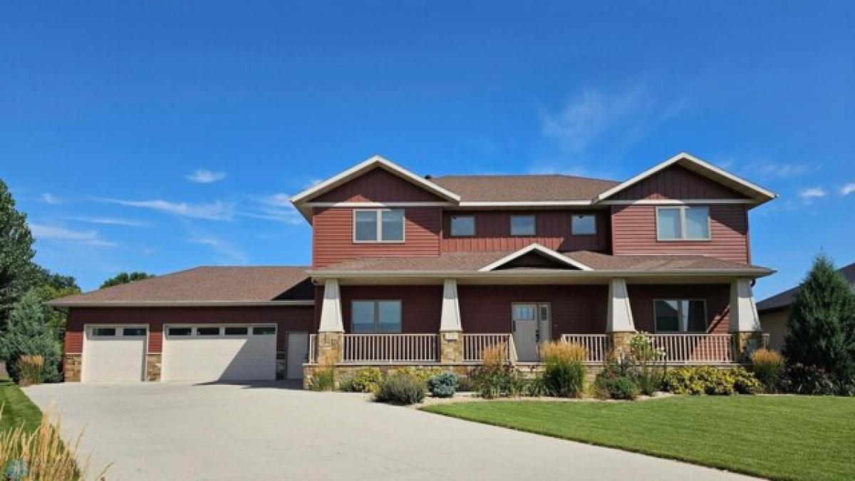 Picture of Home For Sale in West Fargo, North Dakota, United States