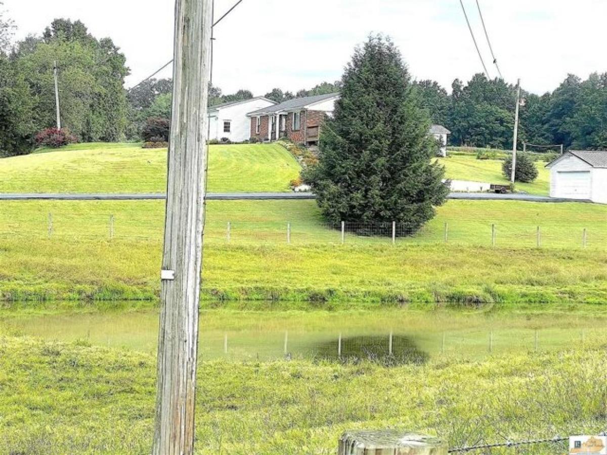 Picture of Home For Sale in Russell Springs, Kentucky, United States