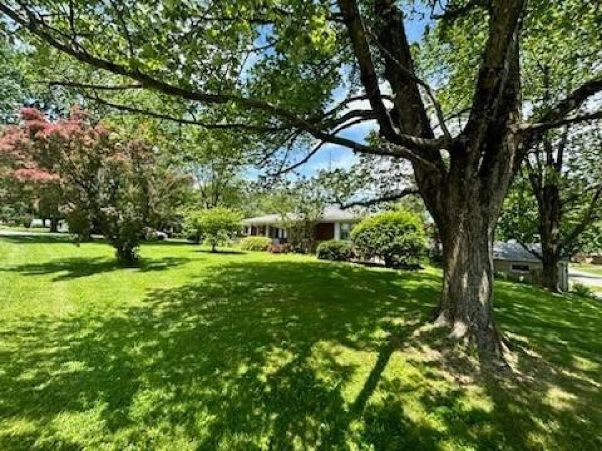 Picture of Home For Sale in Lawrenceville, Illinois, United States