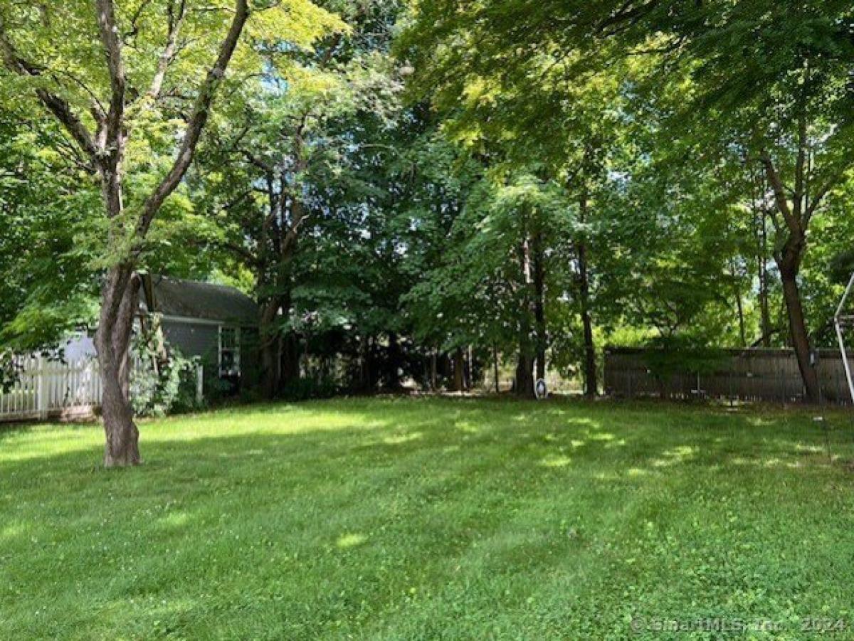 Picture of Home For Sale in Stratford, Connecticut, United States