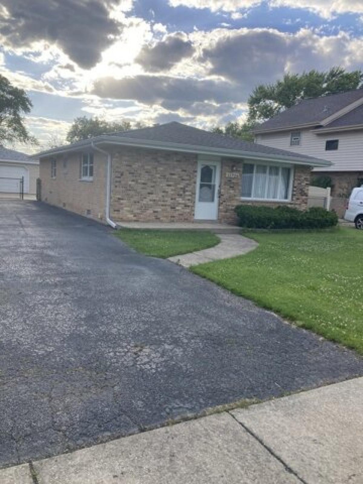 Picture of Home For Sale in Alsip, Illinois, United States