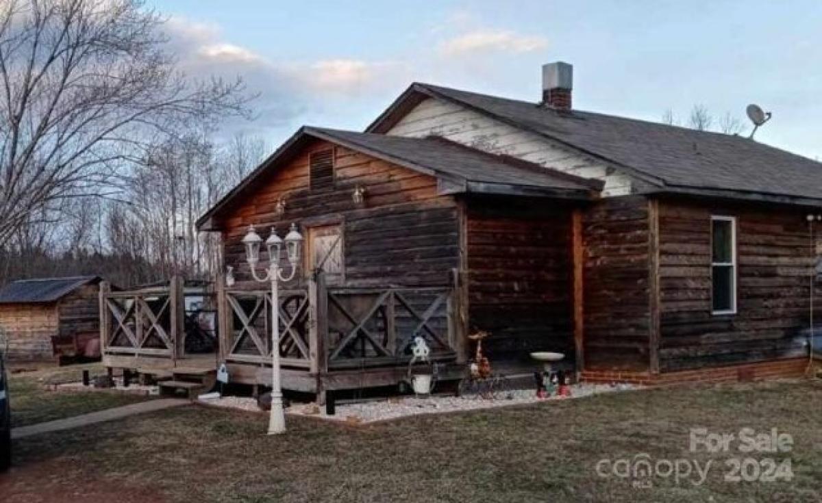 Picture of Home For Sale in Lenoir, North Carolina, United States