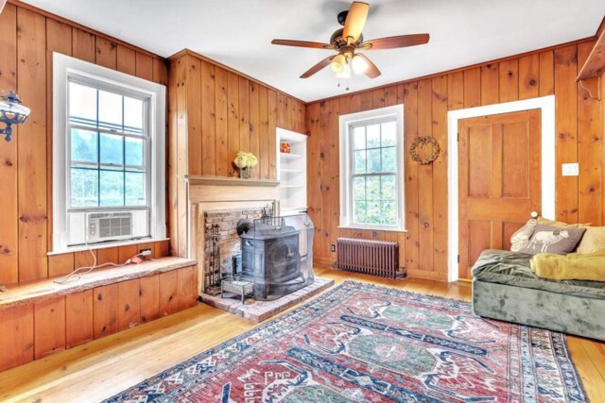 Picture of Home For Sale in Northfield, Vermont, United States