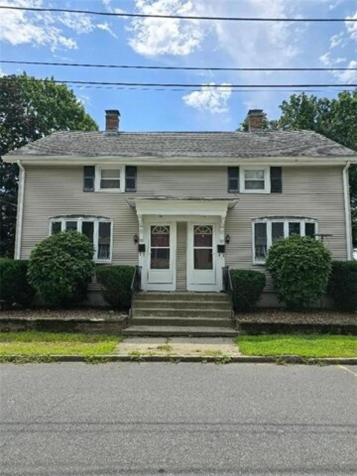 Picture of Home For Sale in Lincoln, Rhode Island, United States