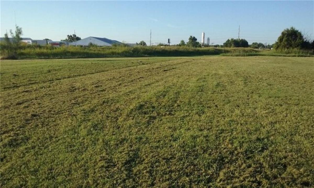 Picture of Residential Land For Sale in Guthrie, Oklahoma, United States