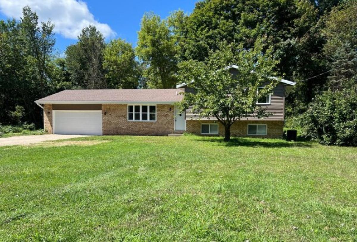 Picture of Home For Sale in Watervliet, Michigan, United States