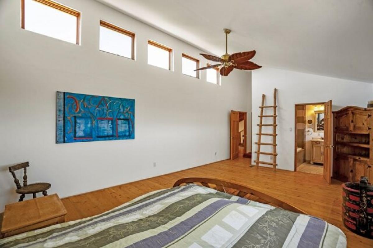 Picture of Home For Sale in Cerrillos, New Mexico, United States