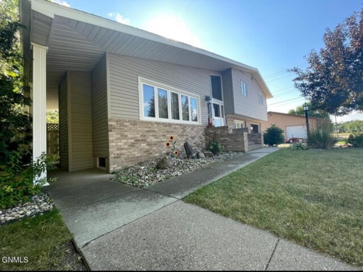 Picture of Home For Sale in Fessenden, North Dakota, United States