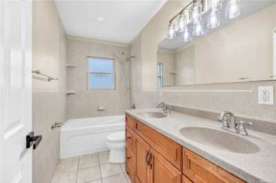 Home For Sale in Manorville, New York