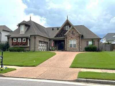 Home For Sale in Oakland, Tennessee