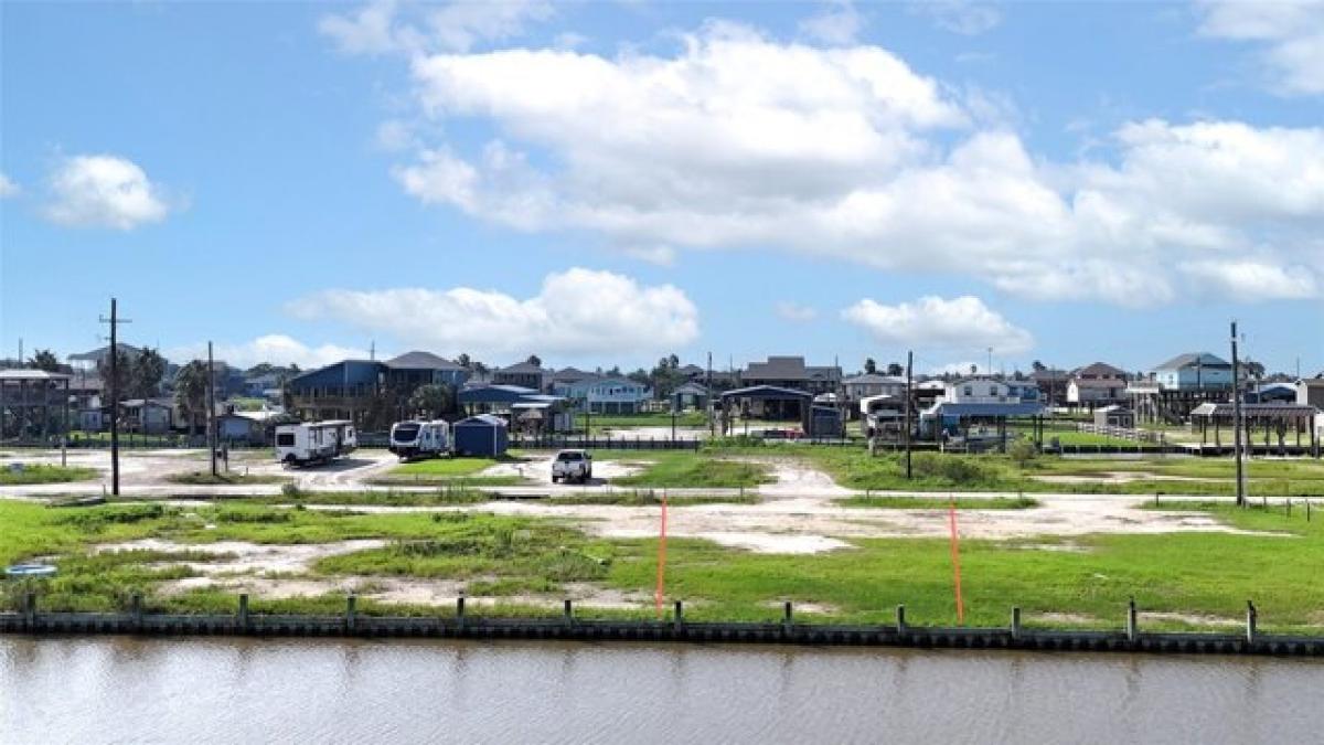 Picture of Residential Land For Sale in Crystal Beach, Texas, United States